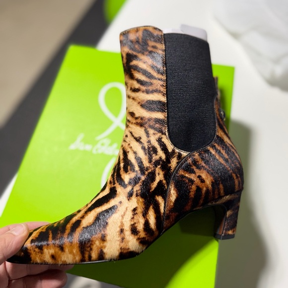 Leopard Print Pointed Toe Ankle Boot - Picture 5 of 6